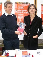 Herr Günther Scherer, Leiter des Seniorenheims "Jakobsstift" und Botschafterin Frau Eva-Maria Müller